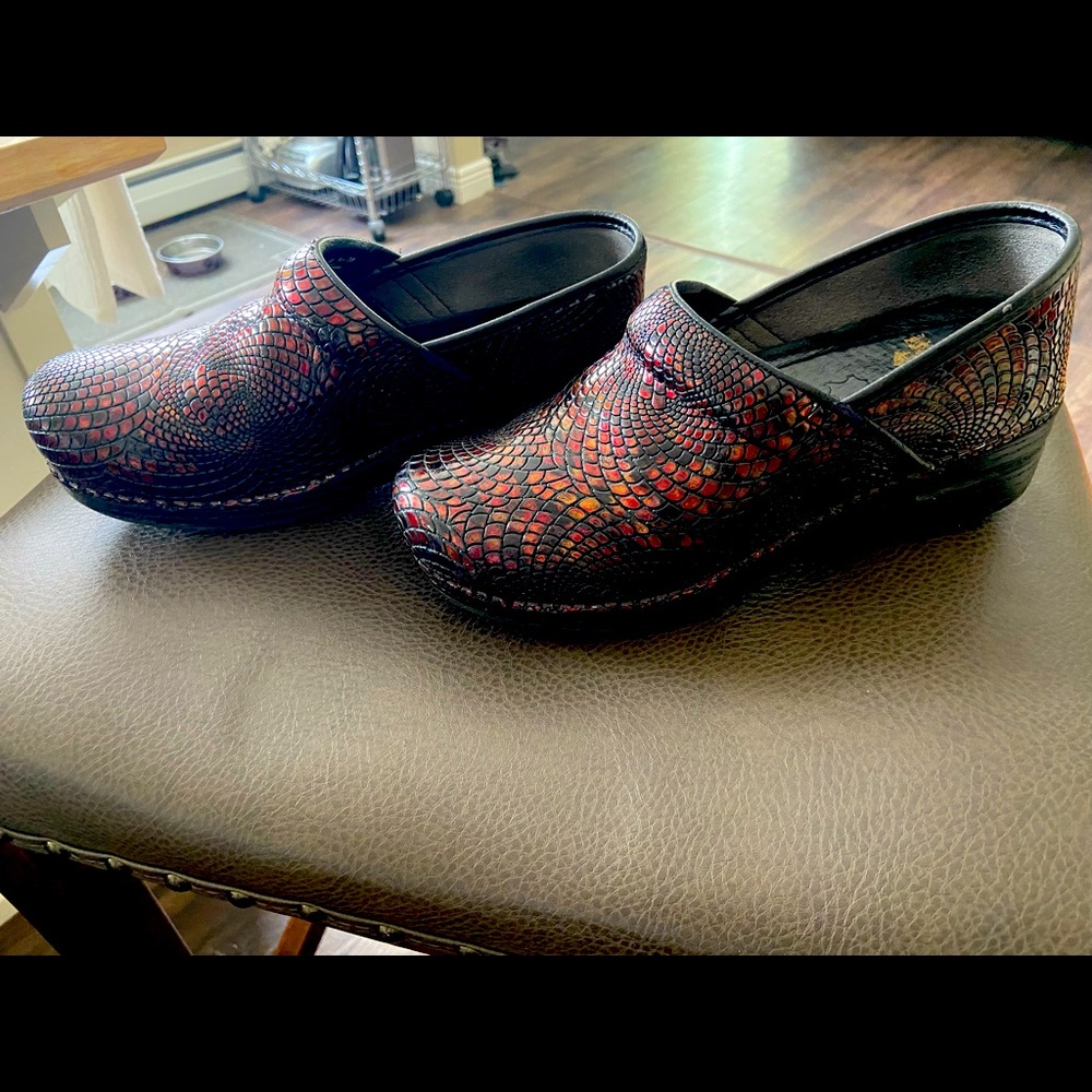 Dansko XP Textured Clog Size 38